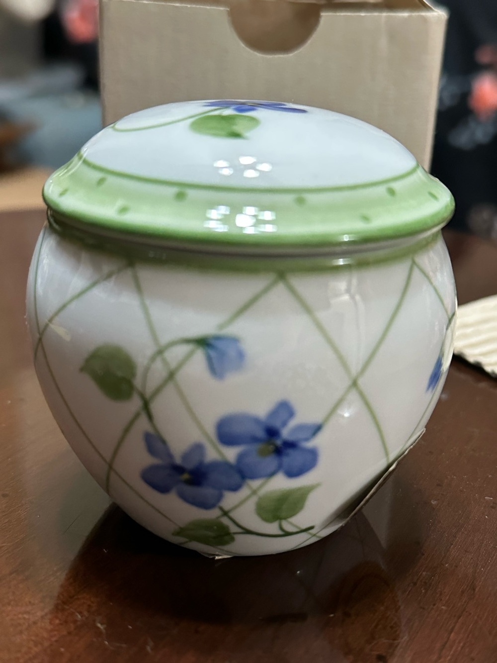 NIB Vintage Andrea by Sadek Porcelain Violet Floral Trinket Box #16372B NIB